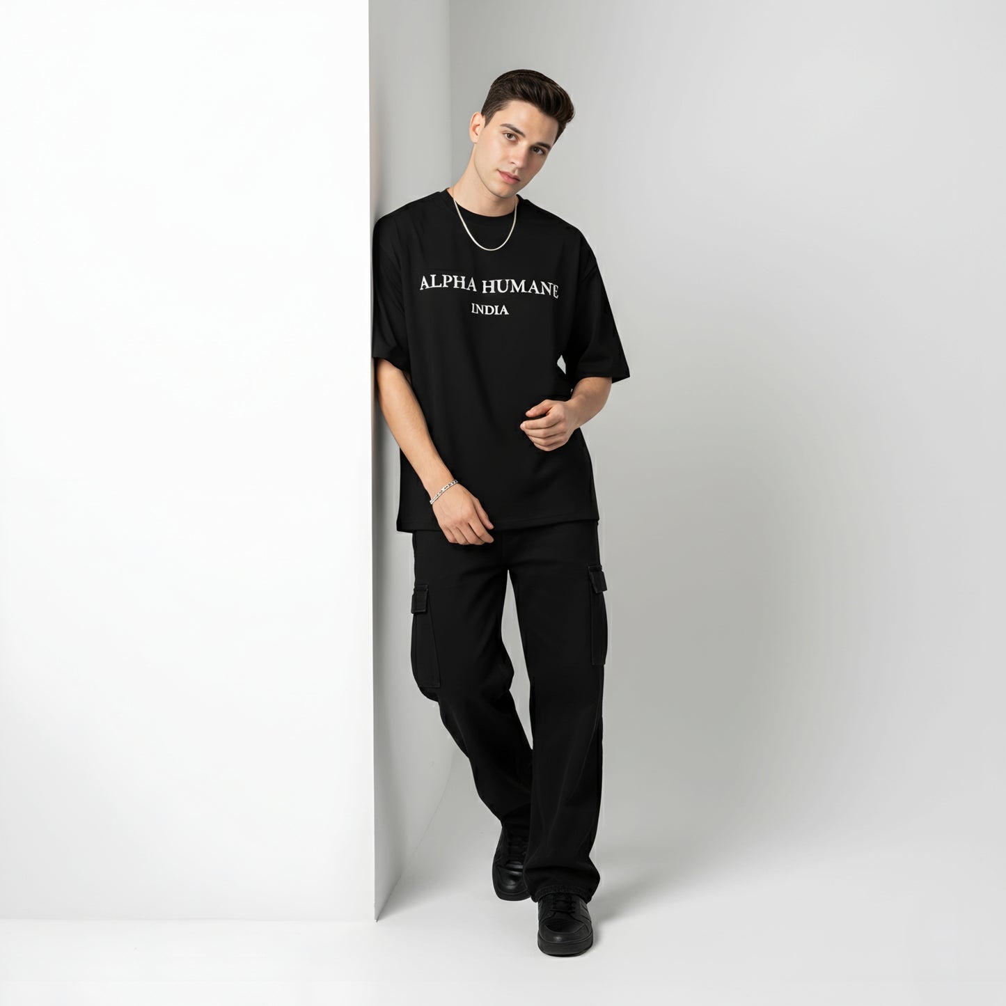 Oversized T-shirt - Alpha Humane India Print (Black) |